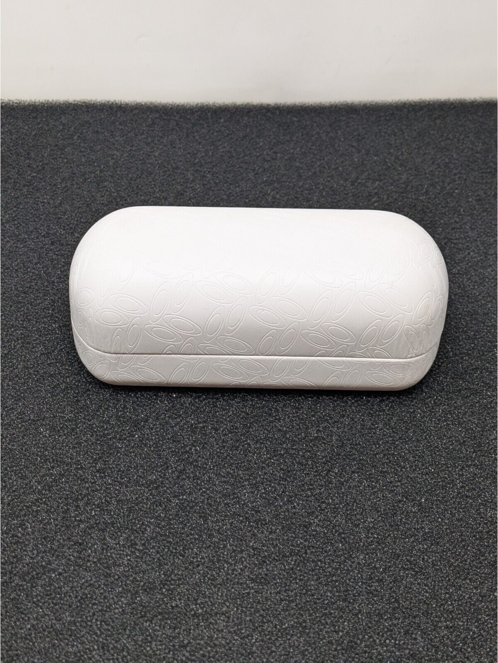 Oakley Glasses Sunglasses Large Hard White Clamshell Case - Excellent Condition!